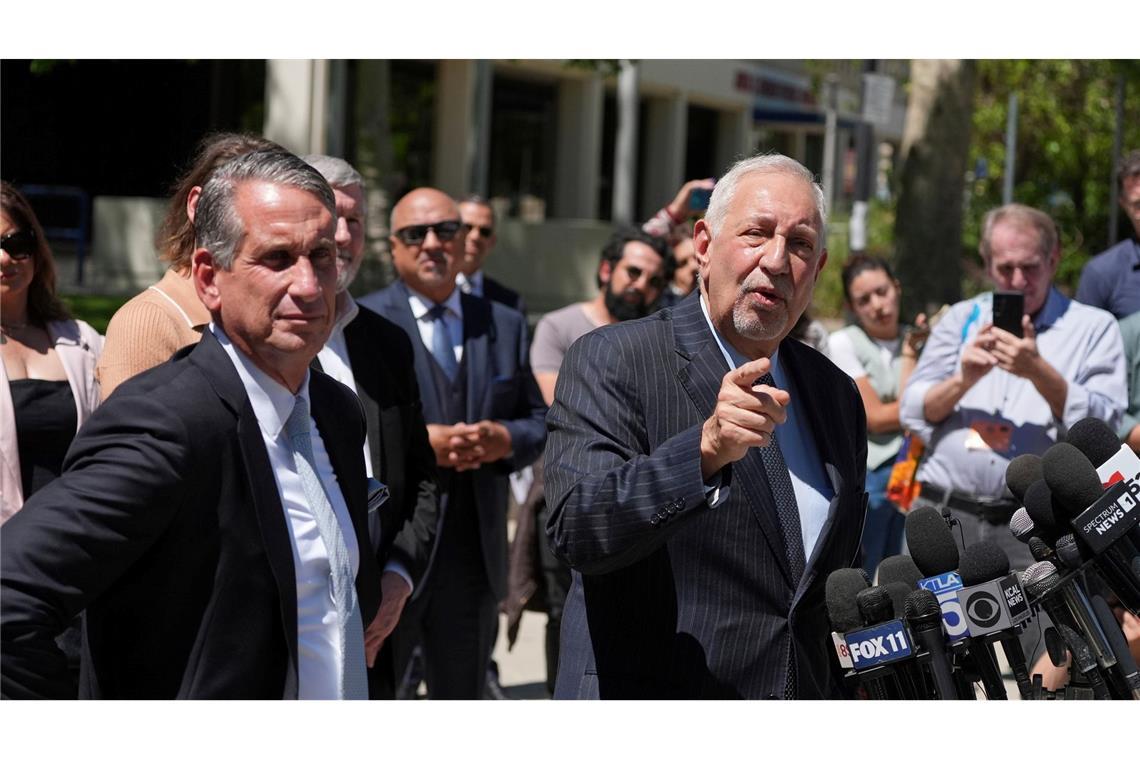 Freiheit für Menendez-Brüder? Anhörung kommende Woche Verteidiger Mark Geragos liegt mit Bezirksstaatsanwalt Nathan Hochman im Clinch.