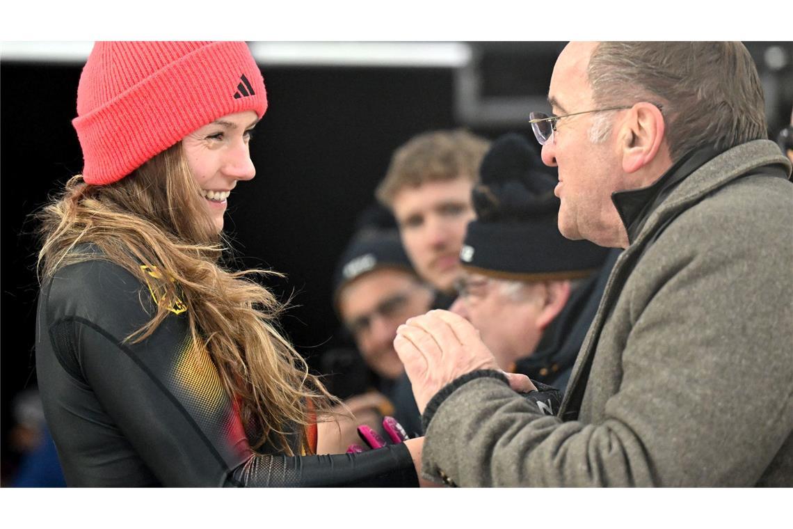 Verteidigungsminister Boris Pistorius sah sich an der Bahn Laura Noltes Rennen an.