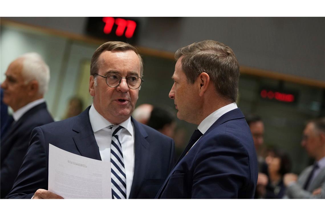 EU-Staaten setzen neue Russland-Sanktionen in Kraft Verteidigungsminister Boris Pistorius (SPD) warf Russlands Präsident Wladimir Putin vor, auf Zeit zu spielen.