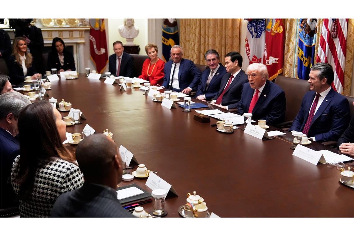 Verteidigungsminister Pete Hegseth spricht von Rückgang bei Drogenschmuggel über das Meer