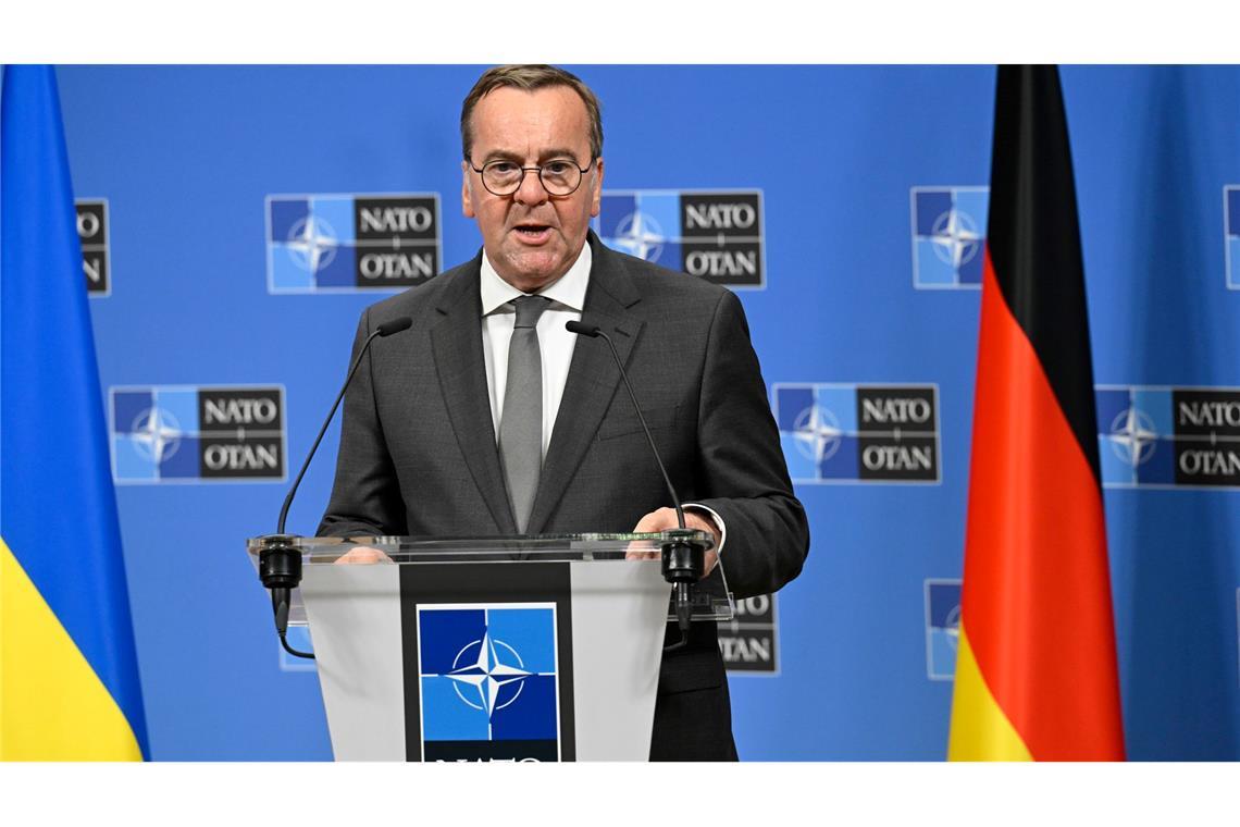 Verteidigungsminister Pistorius leitet die Kontaktgruppe zusammen mit seinem britischen Kollegen Healey. (Archivbild)