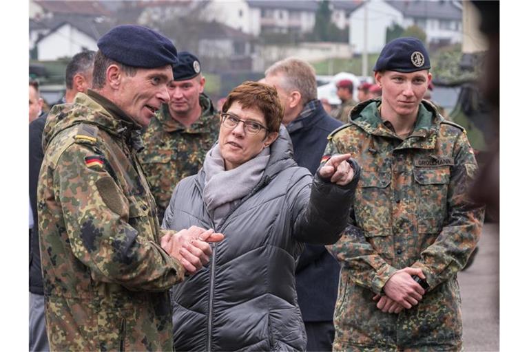 Verteidigungsministerin Annegret Kramp-Karrenbauer (CDU). Foto: Oliver Dietze/dpa