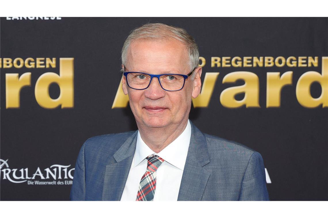 Krypto-Betrüger nutzen Bild von Günther Jauch – Ehepaar verliert Ersparnisse Vertrauenerweckend: Bilder von Günther Jauch werden offenbar häufiger für Betrügereien im Internet genutzt.