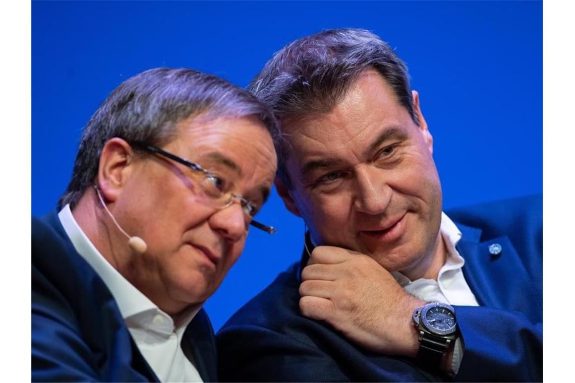 Vertraute Konkurrenten? CDU-Chef Armin Laschet und CSU-Chef Markus Söder gelten als mögliche Kanzlerkandidaten - noch wiegeln beide mehr oder weniger bestimmt ab. Foto: Guido Kirchner/dpa