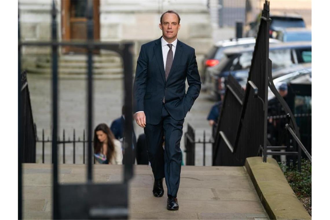 Britischer Premier Johnson hat Intensivstation verlassen Vertreten wird Johnson momentan von Außenminister Dominic Raab. Foto: Aaron Chown/PA Wire/dpa