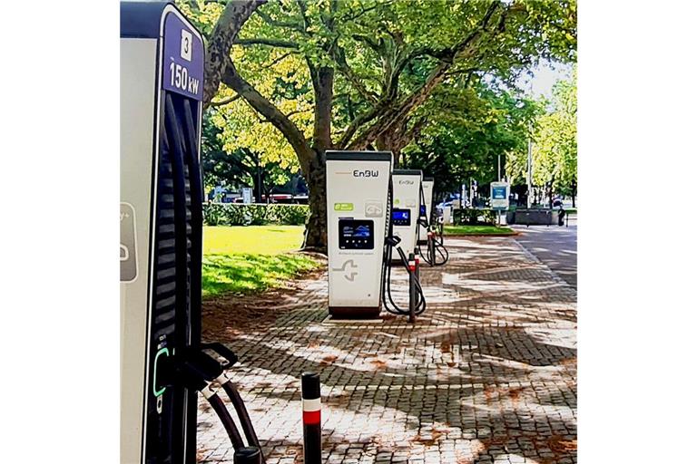 Verwaiste Ladesäulen im Rotebühlhof. Sie sind nur noch über einen gebührenpflichtigen Parkplatz erreichbar.