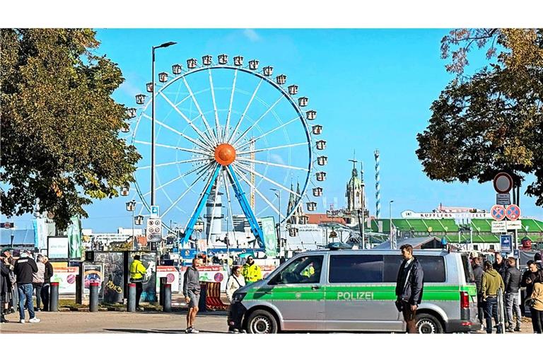 Verwaiste Wiesn: Bis 17.30 Uhr blieb das Oktoberfest geschlossen.