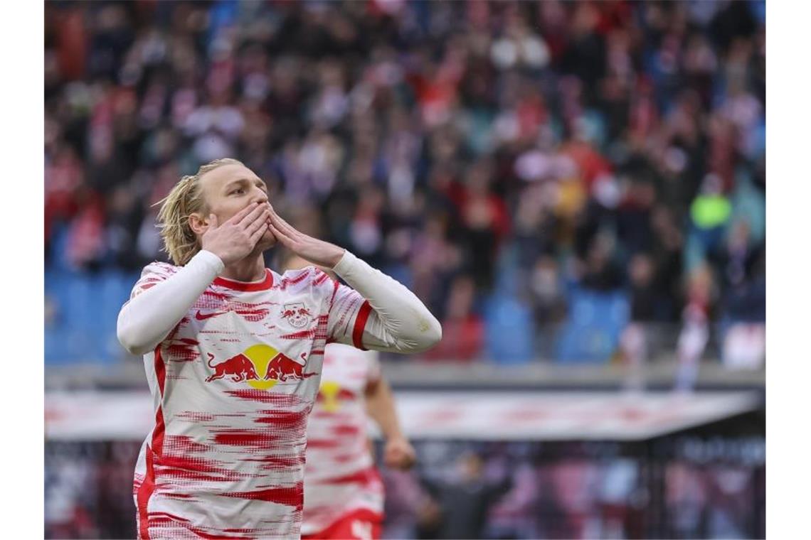 Bayern bleiben souverän - Debatte über Kimmichs Impfstatus Verwandelte einen Elfmeter sicher: Leipzigs Emil Forsberg. Foto: Jan Woitas/dpa-Zentralbild/dpa