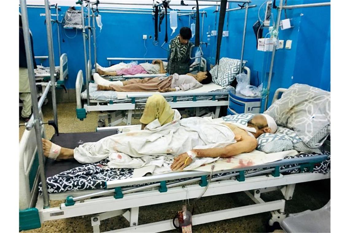 Nach Blutbad von Kabul: Biden kündigt Vergeltung an Verwundete in einem Kabuler Krankenhaus. Foto: AP/dpa