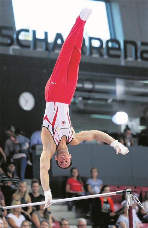 Verzichtete am Reck noch aufs eine oder andere Flugteil: Sebastian Krimmer.Foto: Baumann