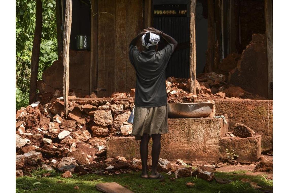 Verzweiflung! Knapp 53.000 Häuser wurden durch das Erdbeben in Haiti zerstört und gut 77.000 beschädigt. Foto: Tcharly Coutin/XinHua/dpa