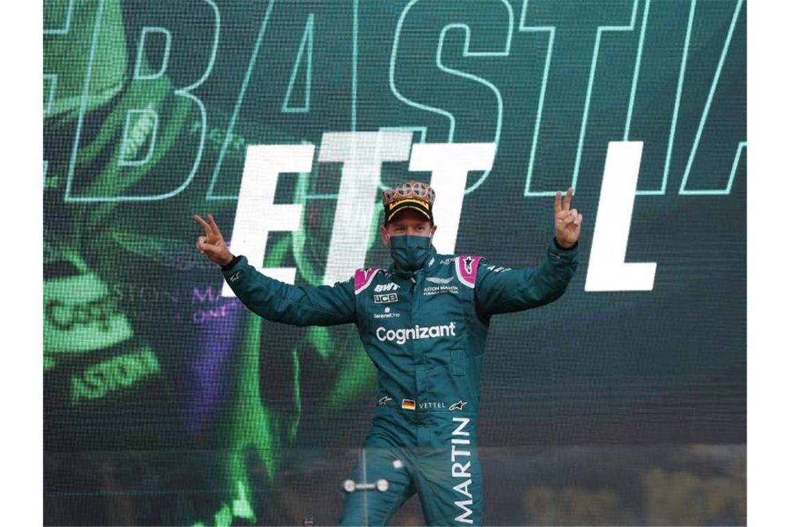 Vettel Zweiter in Baku - Perez siegt nach Verstappen-Crash Vettel freut sich über sein bislang bestes Renn-Resulat für Aston Martin. Foto: Maxim Shemetov/Pool Reuters/AP/dpa