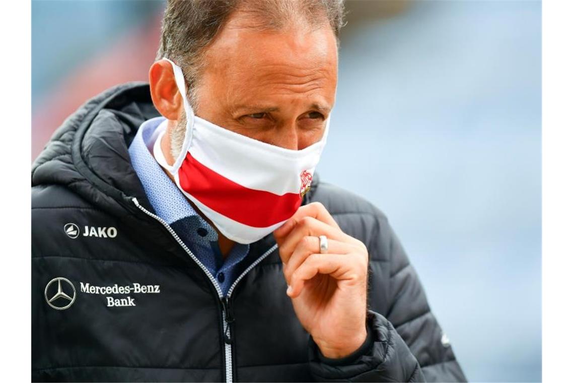 VfB-Coach Pellegrino Matarazzo trifft mit seinem Team im Spitzenspiel auf den HSV. Foto: Stuart Franklin/Getty Images Europe/Pool/dpa