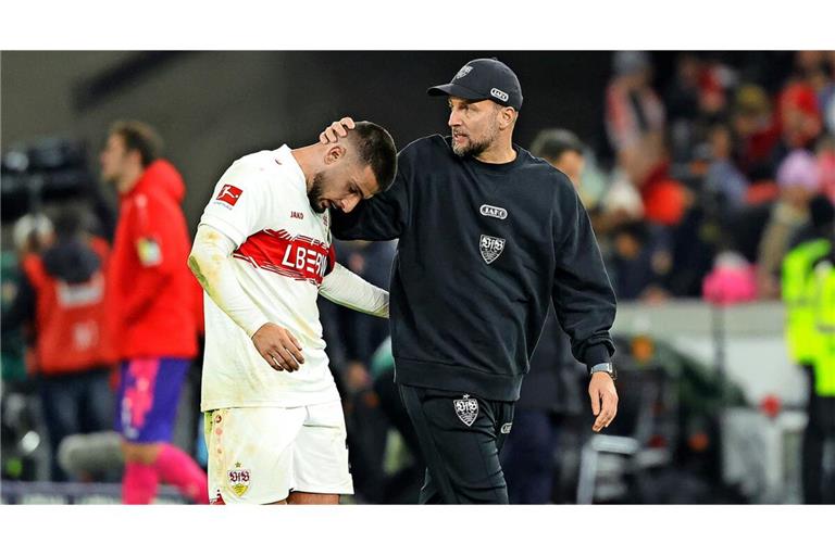 VfB-Coach Sebastian Hoeneß und Stürmer Deniz Undav freuen sich über die kleine Verschnaufpause im sonst rappelvollen