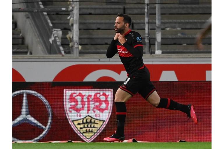 VfB-Profi Gonzalo Castro jubelt nach seinem Siegtreffer zum 3:2. Foto: Matthias Hangst/Getty Images Europe/Pool/dpa