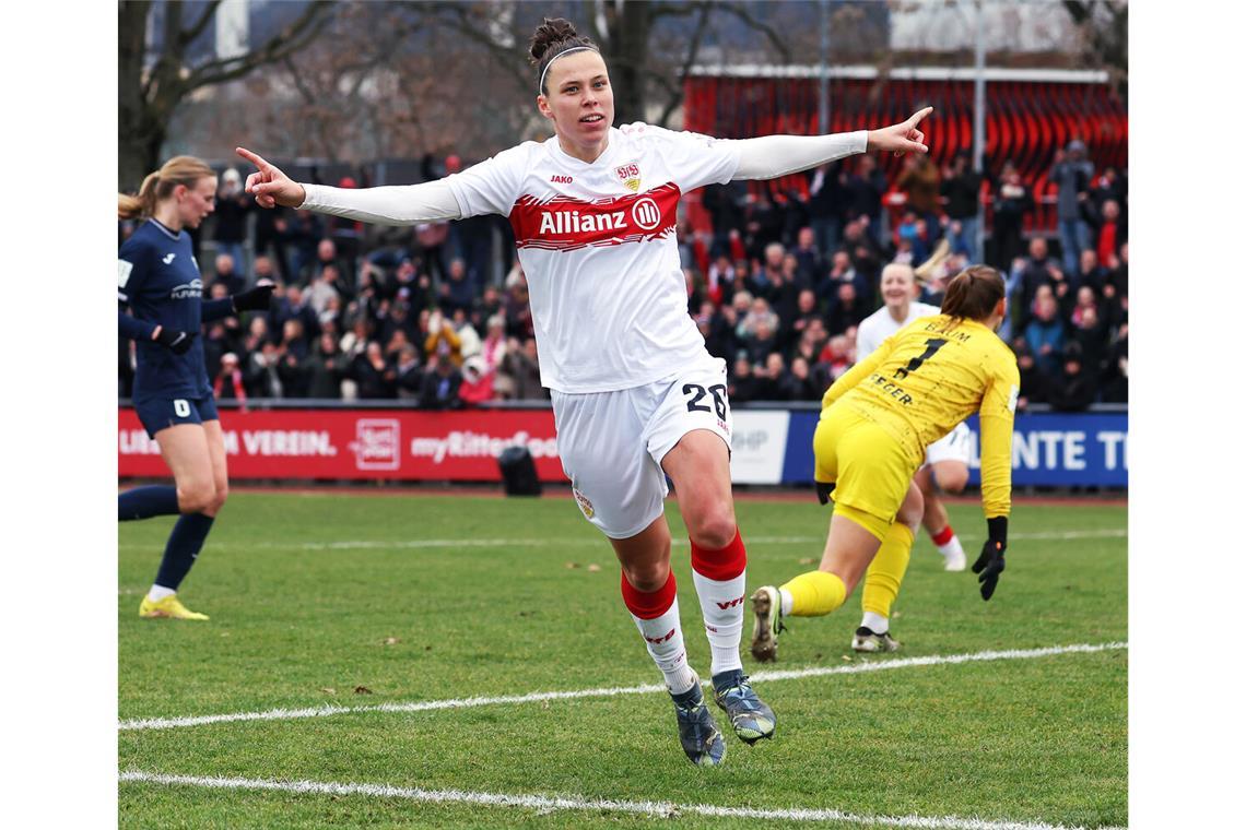 VfB-Stürmerin Nicole Billa freut sich über ihren Treffer zum 2:0.