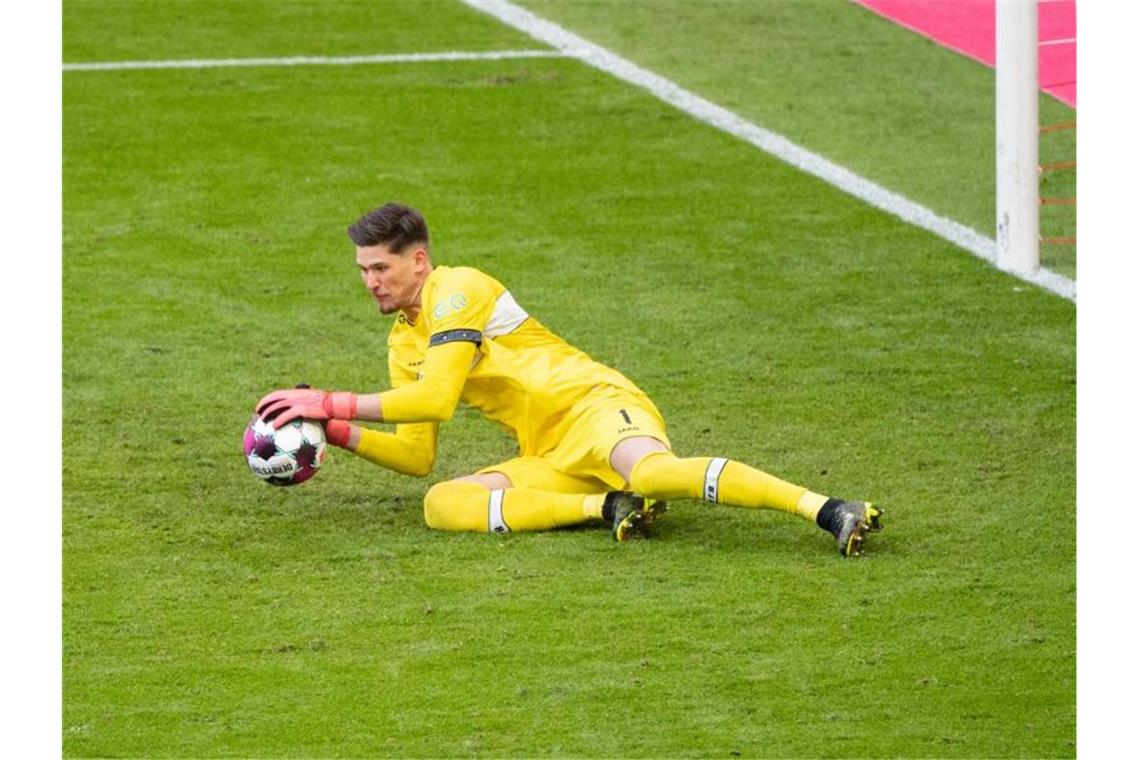 Bericht: Wechsel von VfB-Torwart Kobel zum BVB fast perfekt VfB-Torhüter Gregor Kobel. Foto: Matthias Balk/dpa/Archivbild