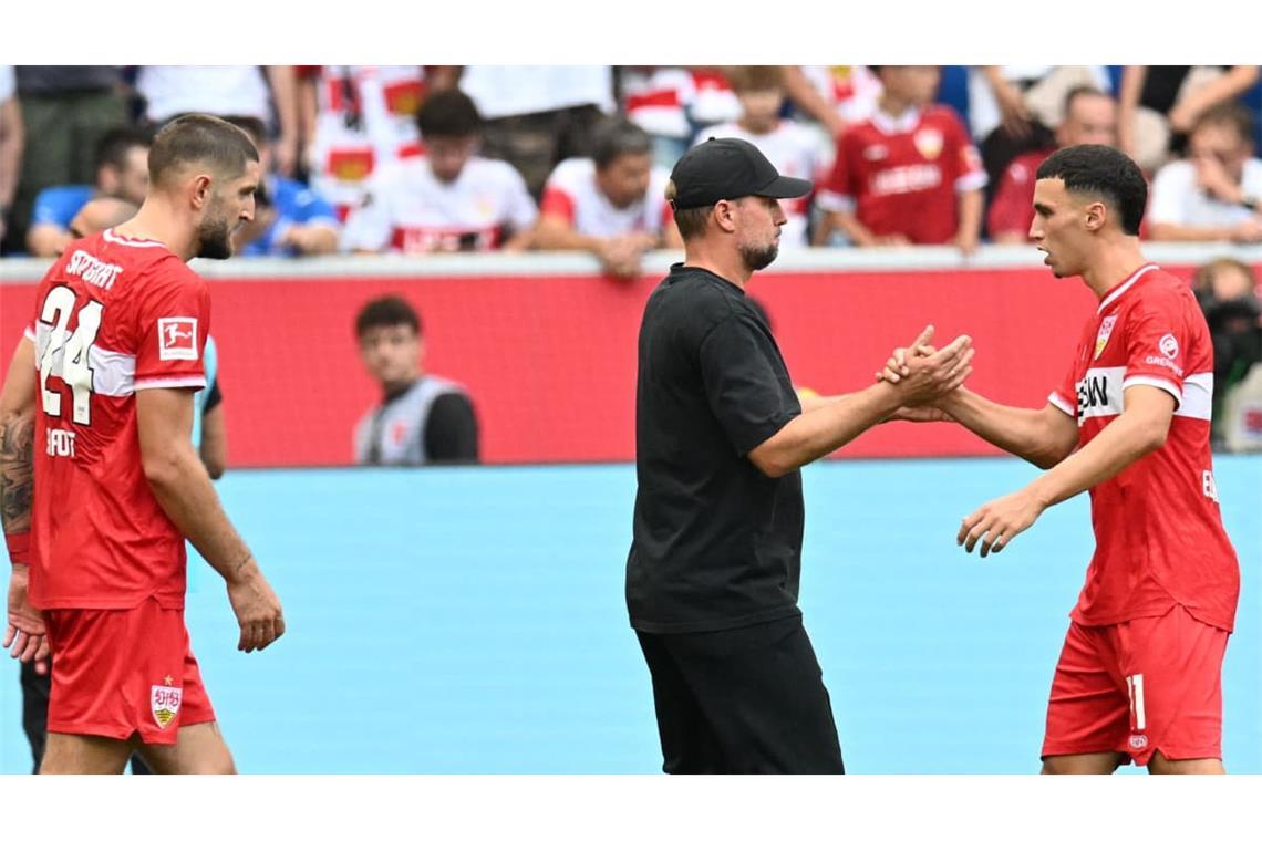 VfB-Trainer Sebastian Hoeneß musste mit seinem Team um Bilal El Khannouss und Jeff Chabot die zweite Saison-Niederlage hinnehmen.