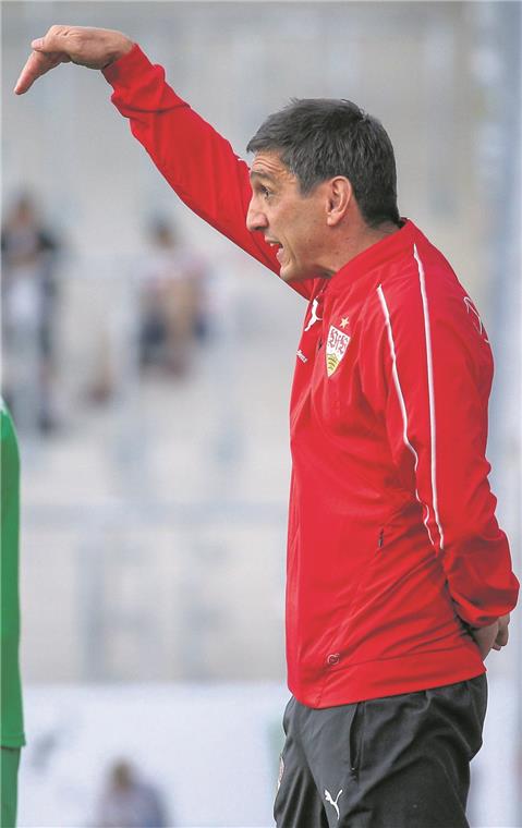 Der Favorit siegt vor dem Gastgeber VfB-Trainer Tayfun Korkut nahm viel Positives aus dem Turnier in Großaspach mit.