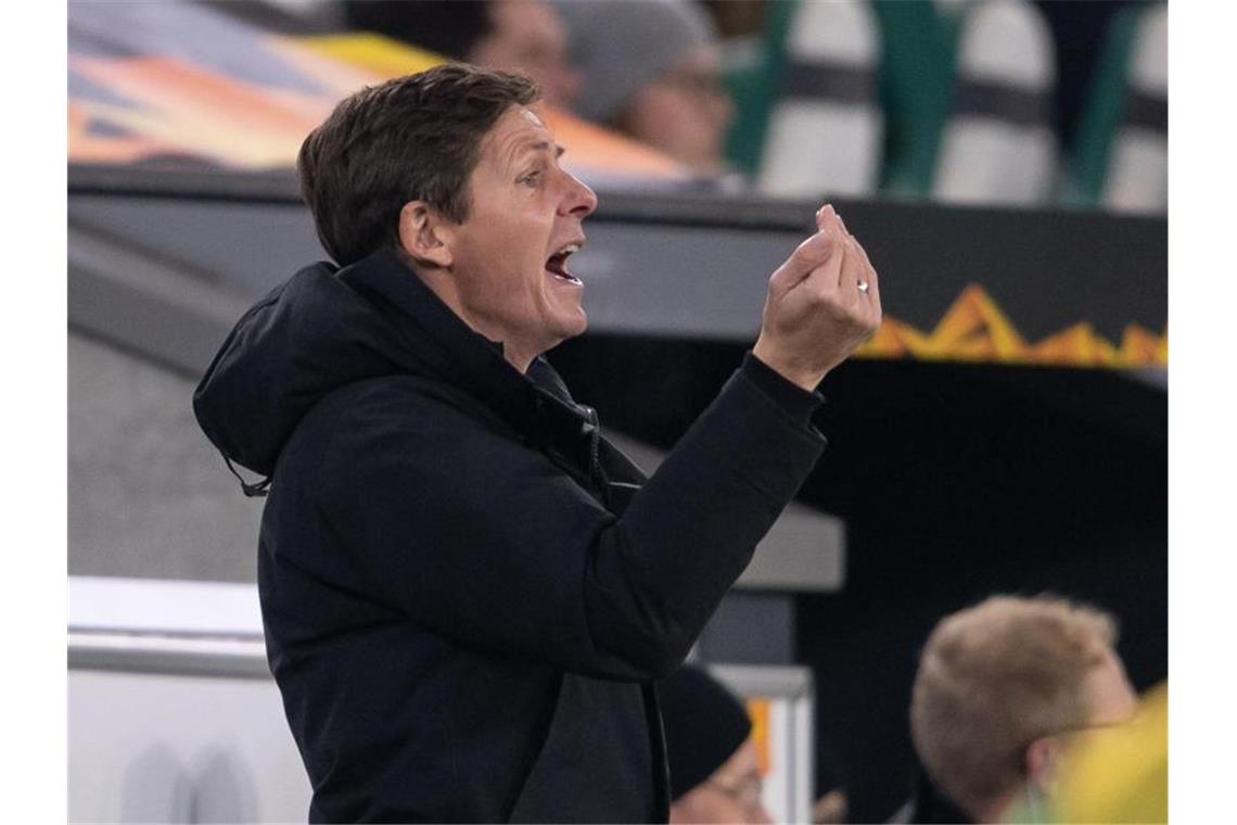 Großer Gegner droht: VfL Wolfsburg verpasst Gruppensieg VfL-Coach Oliver Glasner nahm sein Team vor dem Spiel in die Pflicht. Foto: Swen Pförtner/dpa