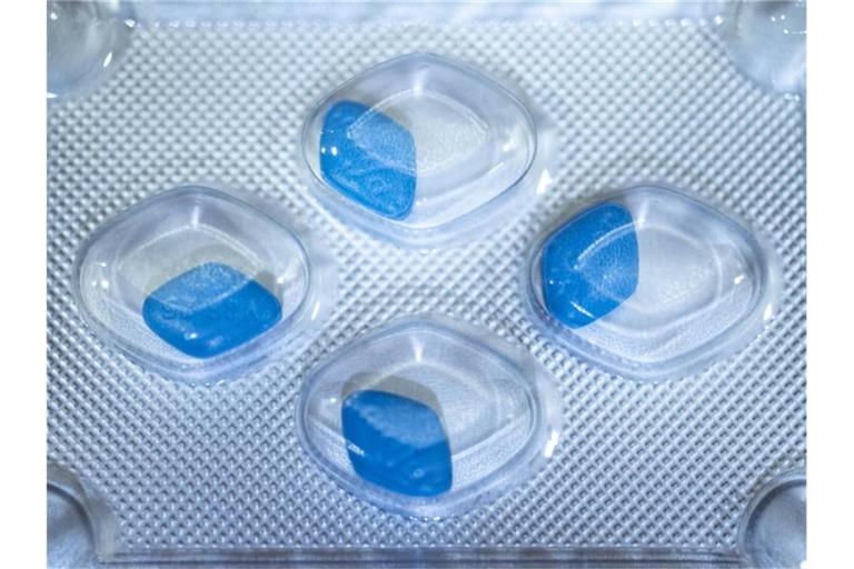 Viagra soll verschreibungspflichtig bleiben, empfehlen Experten. Foto: Christophe Gateau/dpa