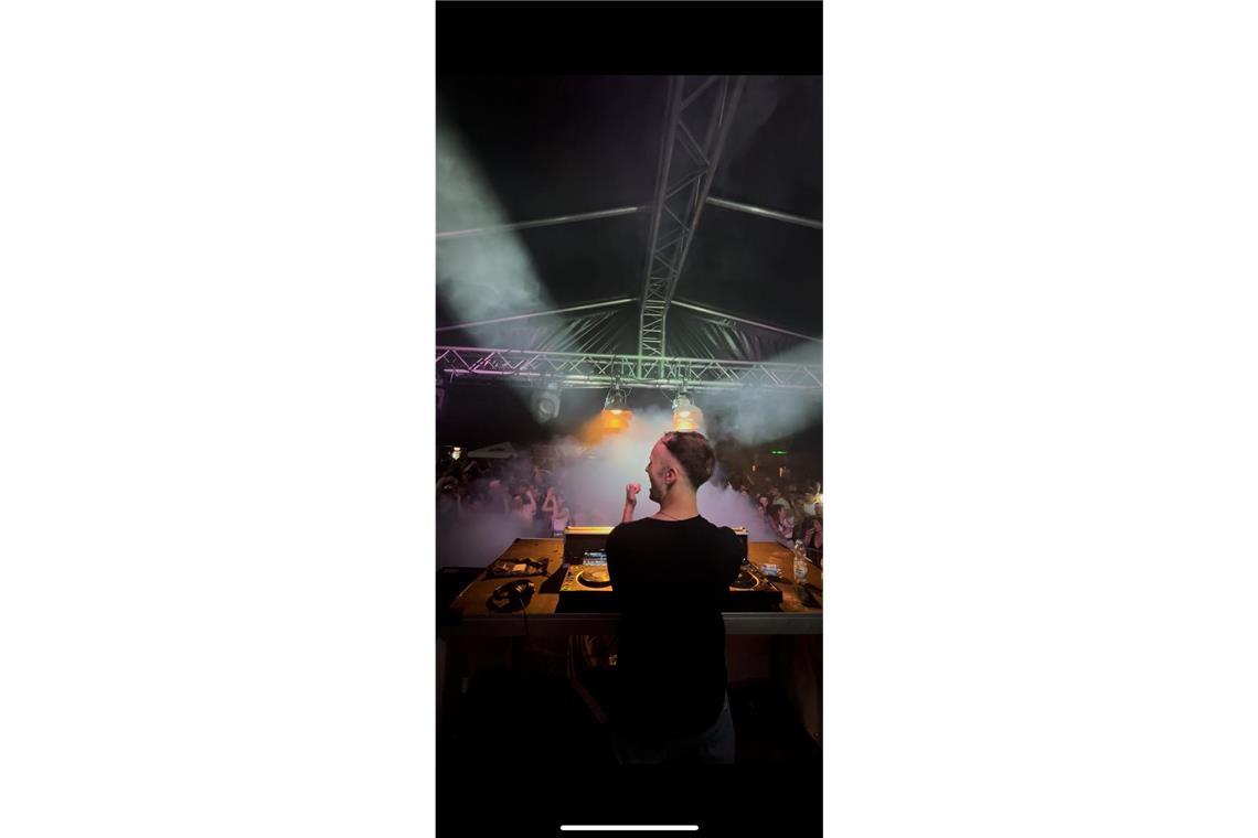 Vibiza fühlt sich am DJ-Pult zu Hause. Am Samstagabend um 22 Uhr legt er auf der Elektrobühne auf. Foto: privat