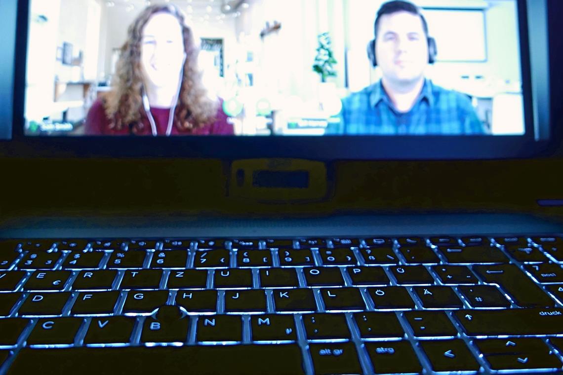 Videokonferenz statt Präsenzmeeting: In Coronazeiten trifft man sich zur Besprechung verstärkt im virtuellen Raum. Foto: B. Romanowski