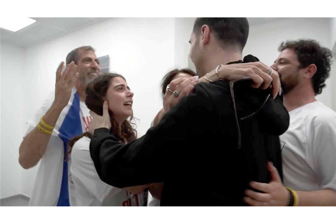 Millionen Tonnen Schutt in Gaza - Hamas will weiterkämpfen Videos der israelischen Armee zeigen emotionale Szenen nach der Rückkehr der Geiseln.