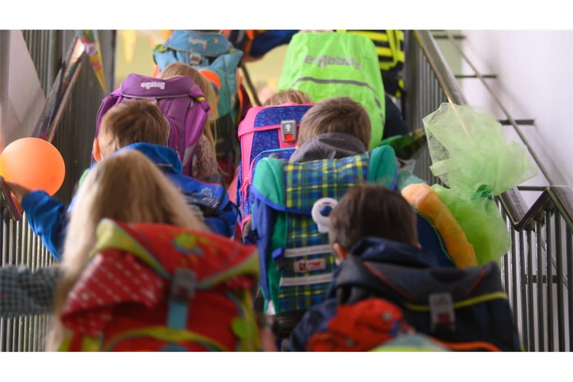 Viel Andrang: Steigende Schülerzahlen, etwa an Grundschulen, schlagen sich aktuell örtlich auch in sehr großen Klassen nieder.