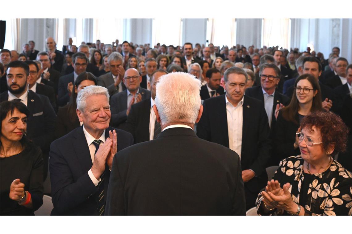 Viel Aplaus zum Abschied: Winfried Kretschmann ist am Mittwoch offiziell in Stuttgart verabschiedet worden.
