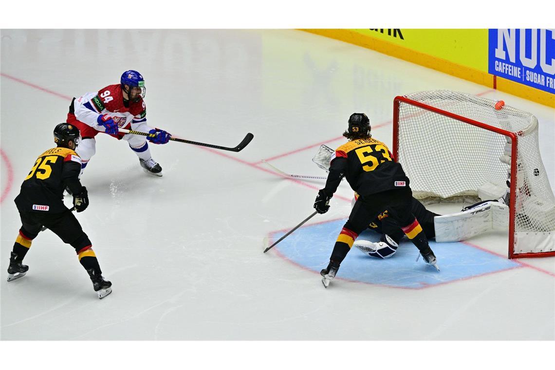 Fataler Dämpfer vor Olympia: Junge NHL-Stars ohne WM-Impuls Viel Druck, viele Fehler: Star-Verteidiger Moritz Seider zeigte bei der Eishockey-WM ungewohnte Schwächen.