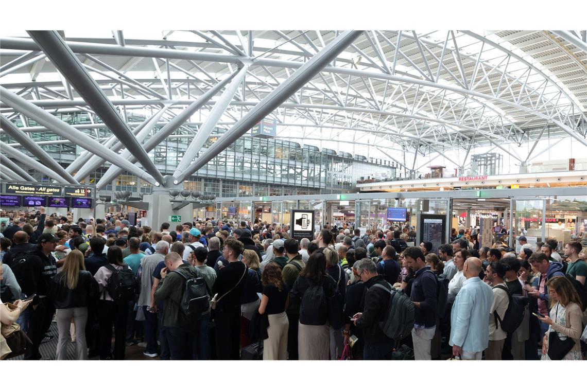 Sicherheitsbereich am Hamburger Flughafen stundenlang zu