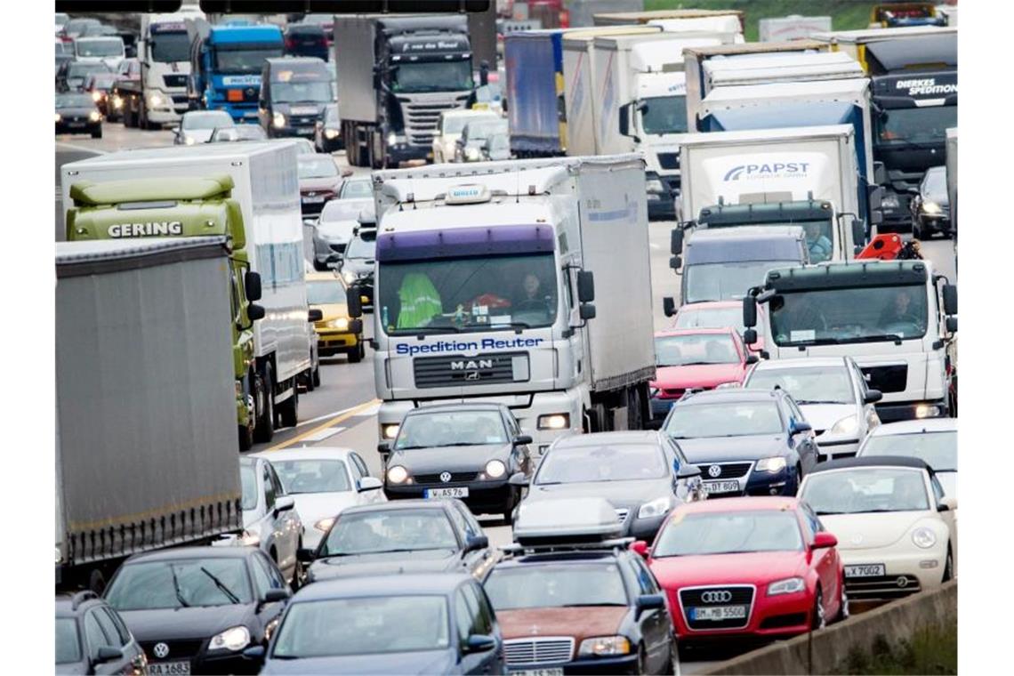 Neuordnung der Sommerferien-Termine: Hamburg kontra Bayern „Viel Spaß auf den langen bayerischen Autobahnen“ - mit diesen Worten kritisierte der Hamburger Schulsenator Ties Rabe Bayerns Haltung zu den Sommerferien-Terminen. Foto: Rolf Vennenbernd/dpa/Archivbild