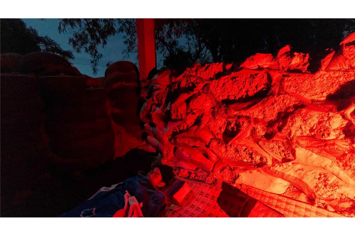 Viele Anwohner der Grenzregion haben sich auf den Weg gemacht.