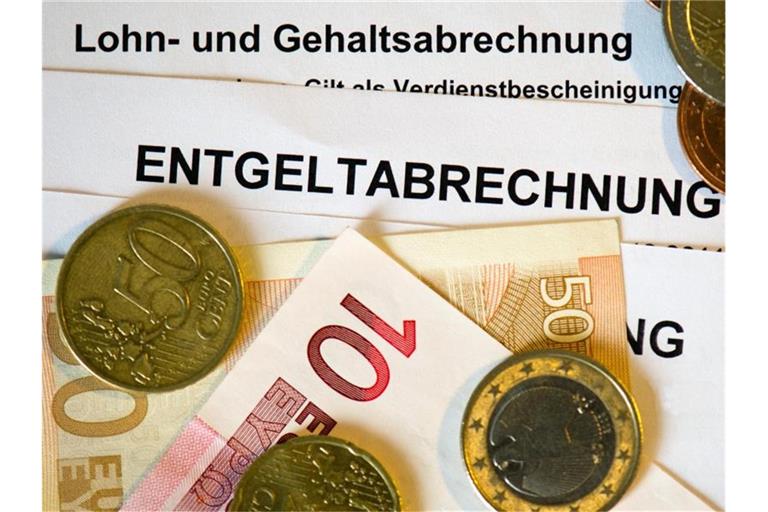 Viele Arbeitnehmer in Deutschland sollten im neuen Jahr mehr Geld in der Tasche haben. Foto: Arno Burgi/dpa-Zentralbild/dpa