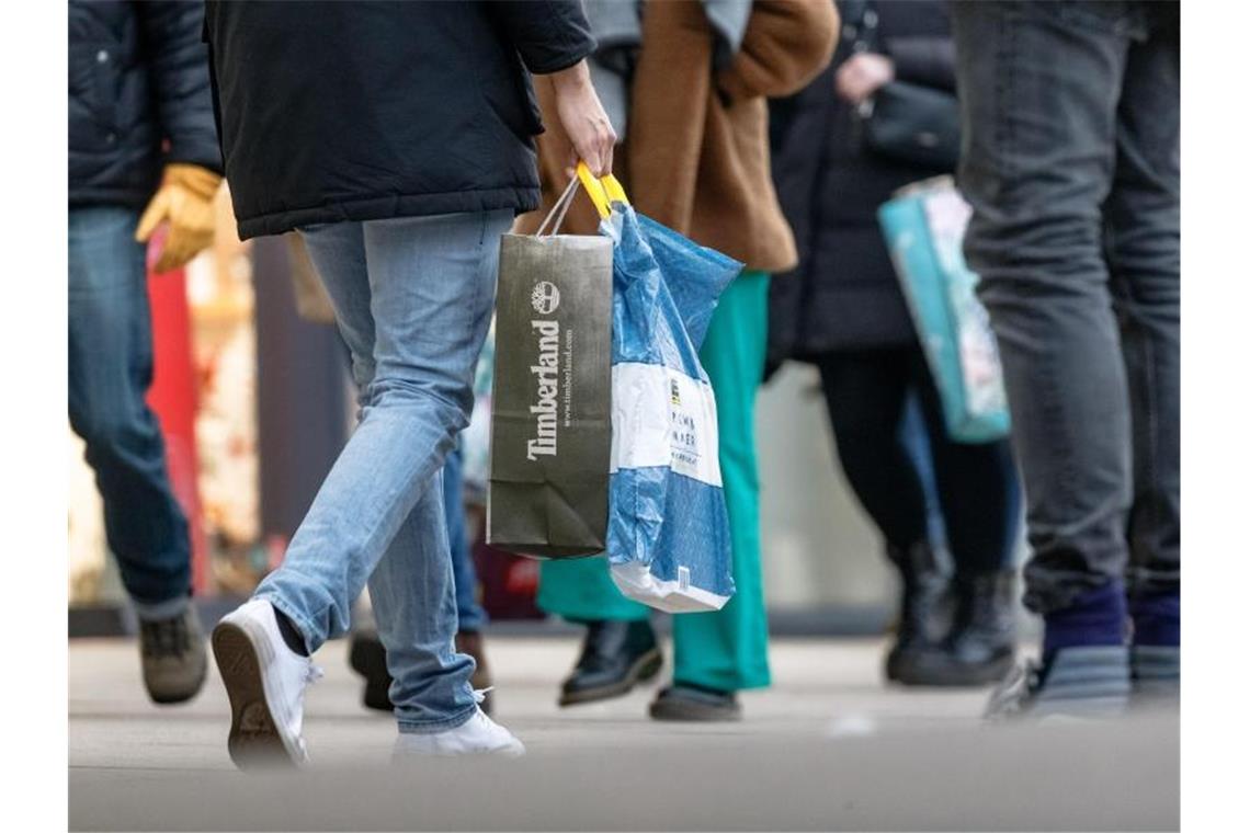 Handel klagt über katastrophales Weihnachtsgeschäft Viele Einzelhändler sind wegen der wenigen Kunden und der geringen Umsätze enttäuscht. Foto: Markus Scholz/dpa