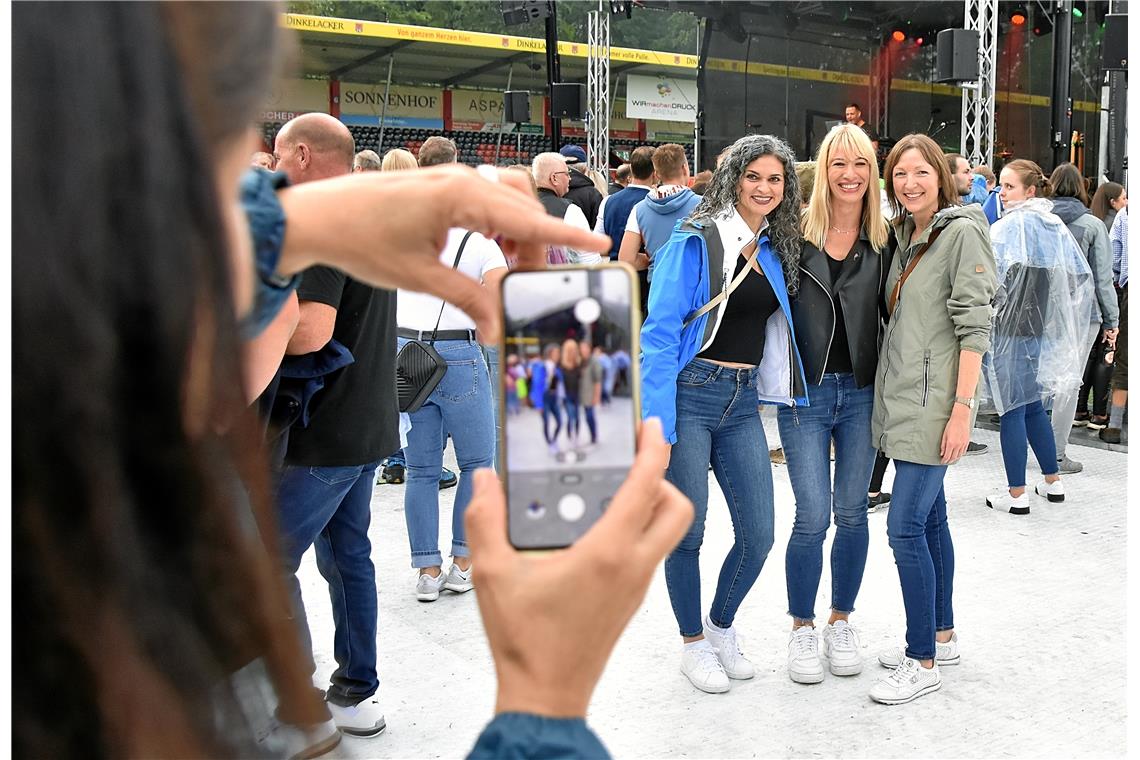 Viele Erinnerungsfotos werden mit dem Smartphone geschossen. Melissa Naschenweng...