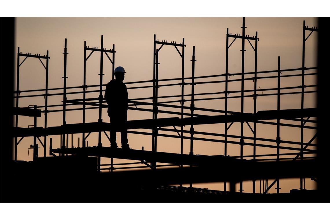 Viele EU-Arbeitskräfte - hier eine Szene einer Baustelle - kommen zum Arbeiten nach Deutschland. (Symbolfoto)