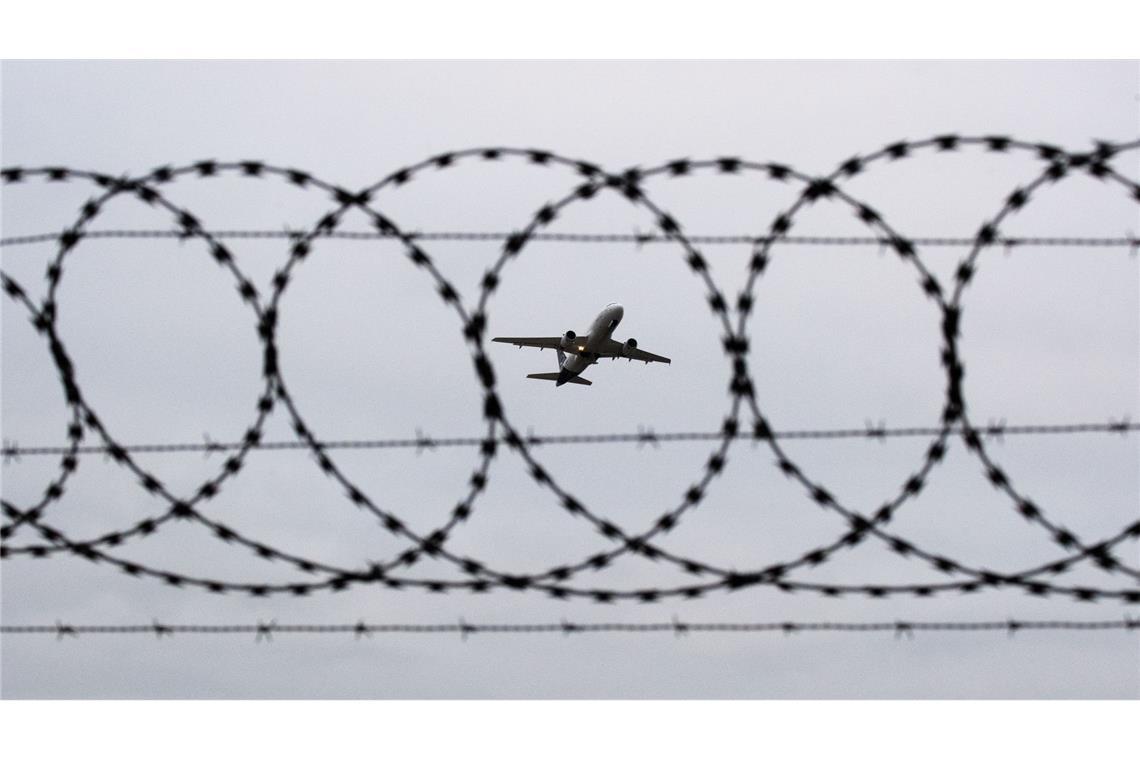 Viele EU-Staaten wollen mehr abgelehnte Asylbewerber abschieben und warten dafür auf Regelverschärfungen. (Symbolbild)