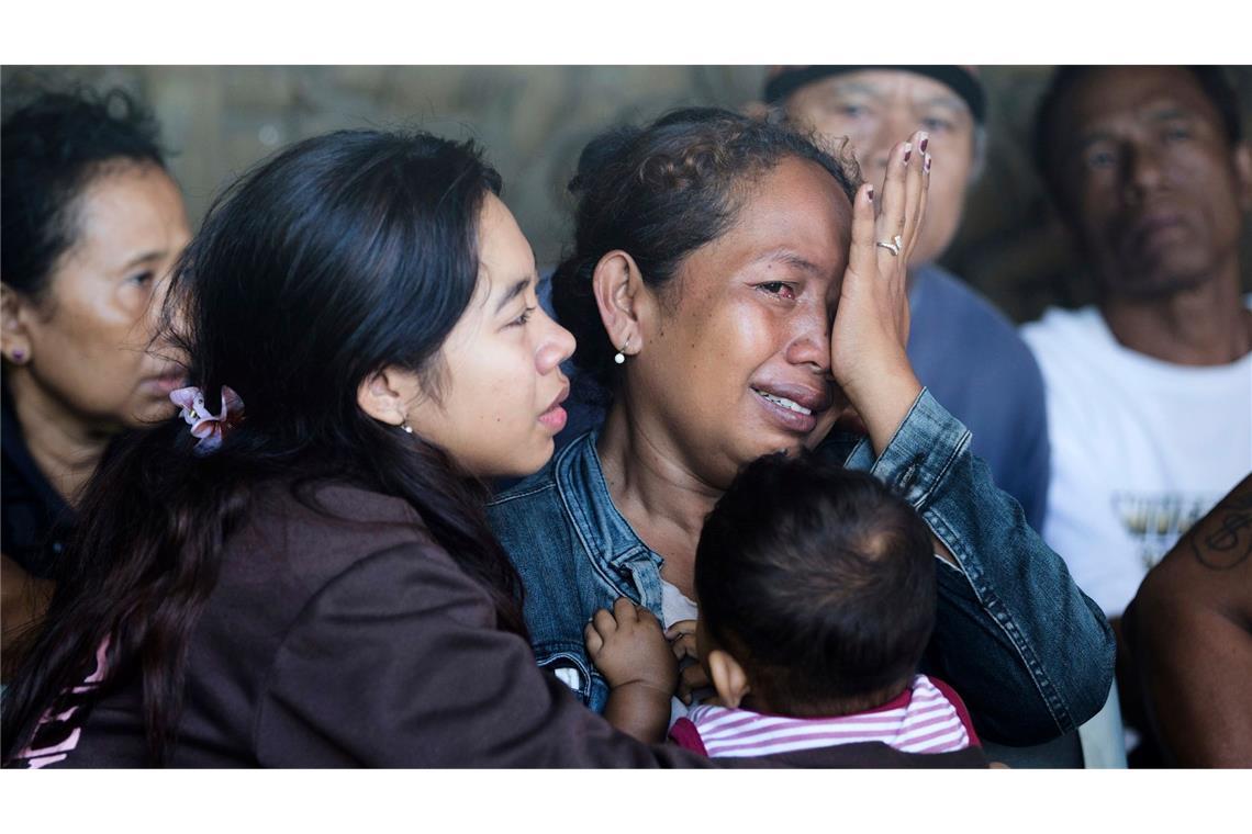 Fährunglück vor Bali: Suche nach Vermissten dauert an Viele Familien warteten verzweifelt auf Nachrichten.