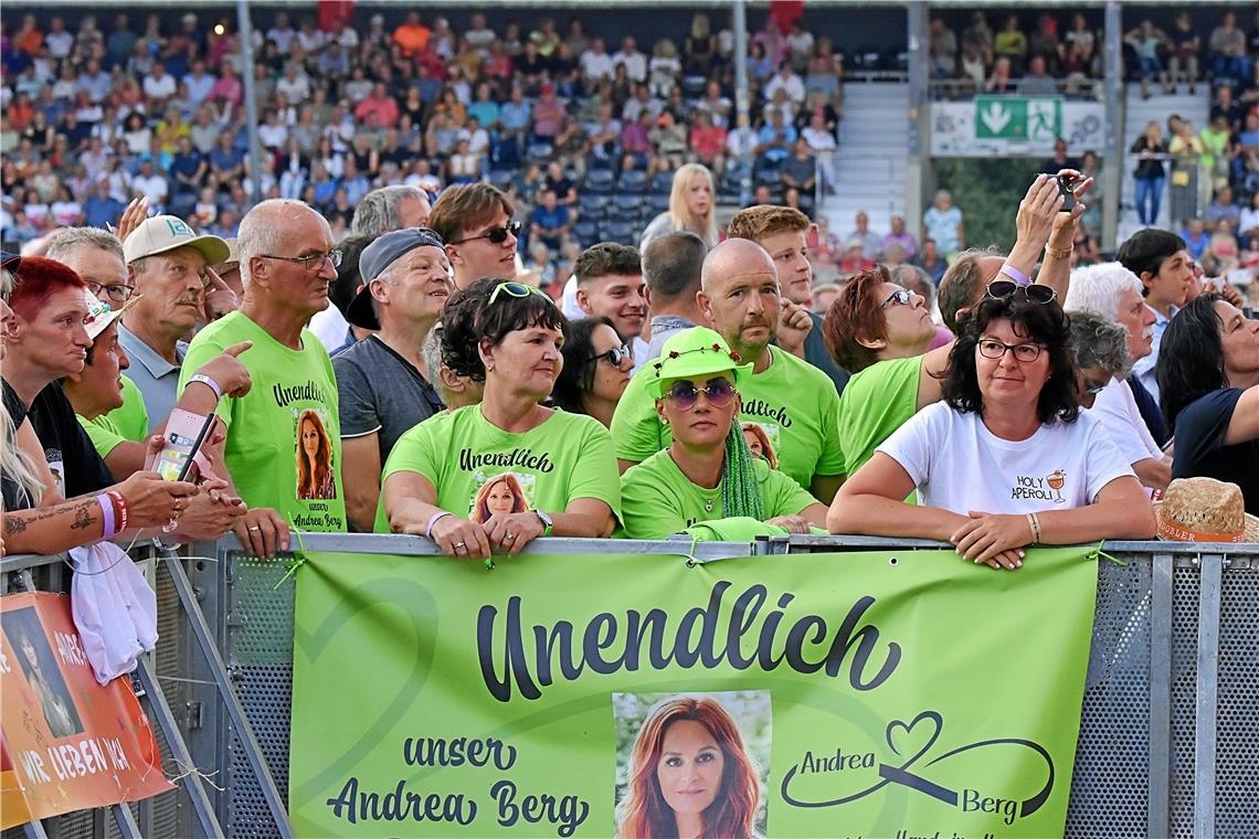 Viele Fanclubs fieberten schon seit Wochen dem Heimspiel entgegen.Sie lieben ihr...