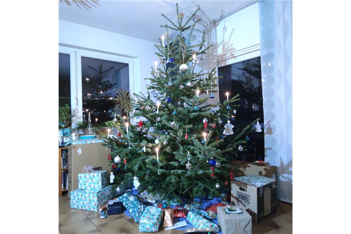 Viele Geschenke, da braucht man einen großen Baum 