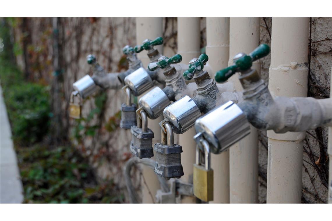 Viele Gesellschaften überschreiten ihr Kontingent an erneuerbarem Wasser und ihre langfristigen Reserven.