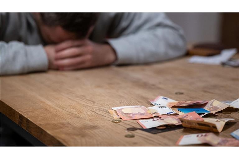Viele Haushalte in Deutschland sind überschuldet. (Symbolbild)