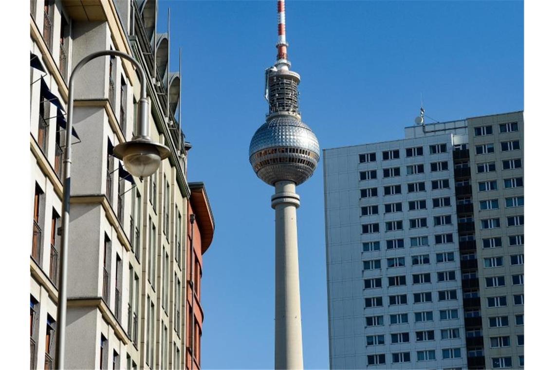 Viele Immobilien-Interessenten haben laut einer Studie die Hoffnung auf Schnäppchen in der Corona-Krise aufgegeben. Foto: Jens Kalaene/dpa-Zentralbild/dpa