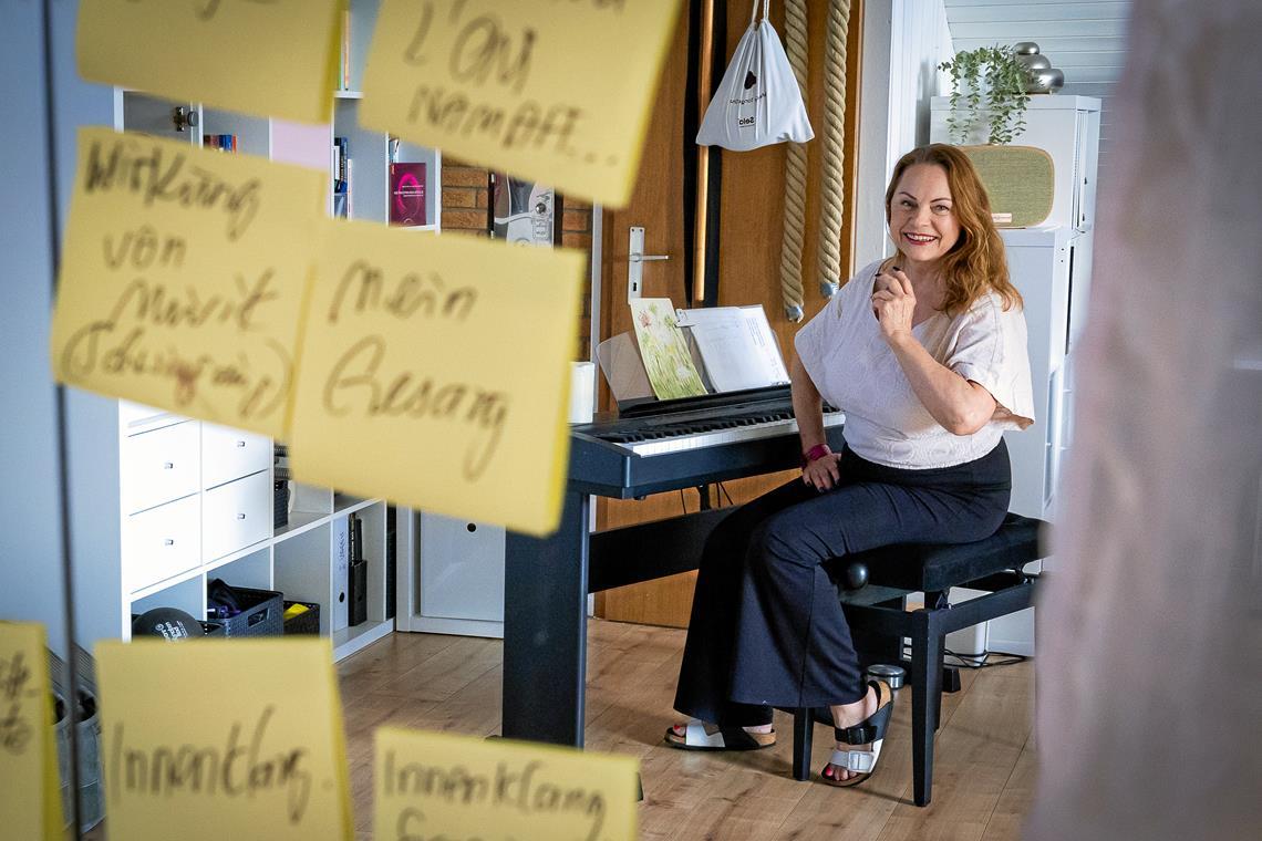 Viele Jahre hat Susann Pfeil als Sängerin und Gesangslehrerin gearbeitet. Jetzt möchte sie als Sprecherin auf die Bühne. Foto: Alexander Becher 