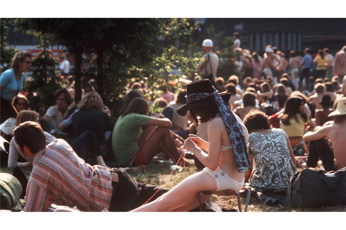 Vor 50 Jahren: Volljährigkeit mit 18 in der Bundesrepublik Viele junge Menschen drängten zu Beginn der 70er Jahre auf mehr Unabhängigkeit von ihren Eltern. (Archivbild)