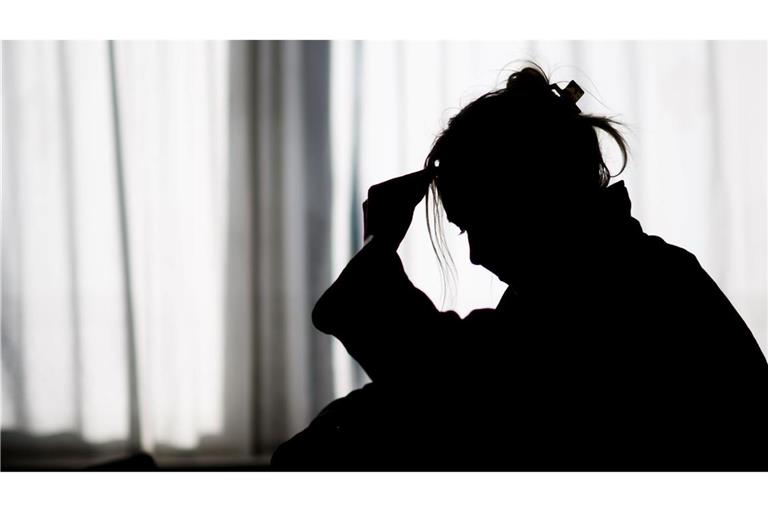 Viele junge Menschen nutzen KI-Chatbots, um über seelische Probleme zu sprechen – Experten warnen vor Risiken. (Symbolbild)