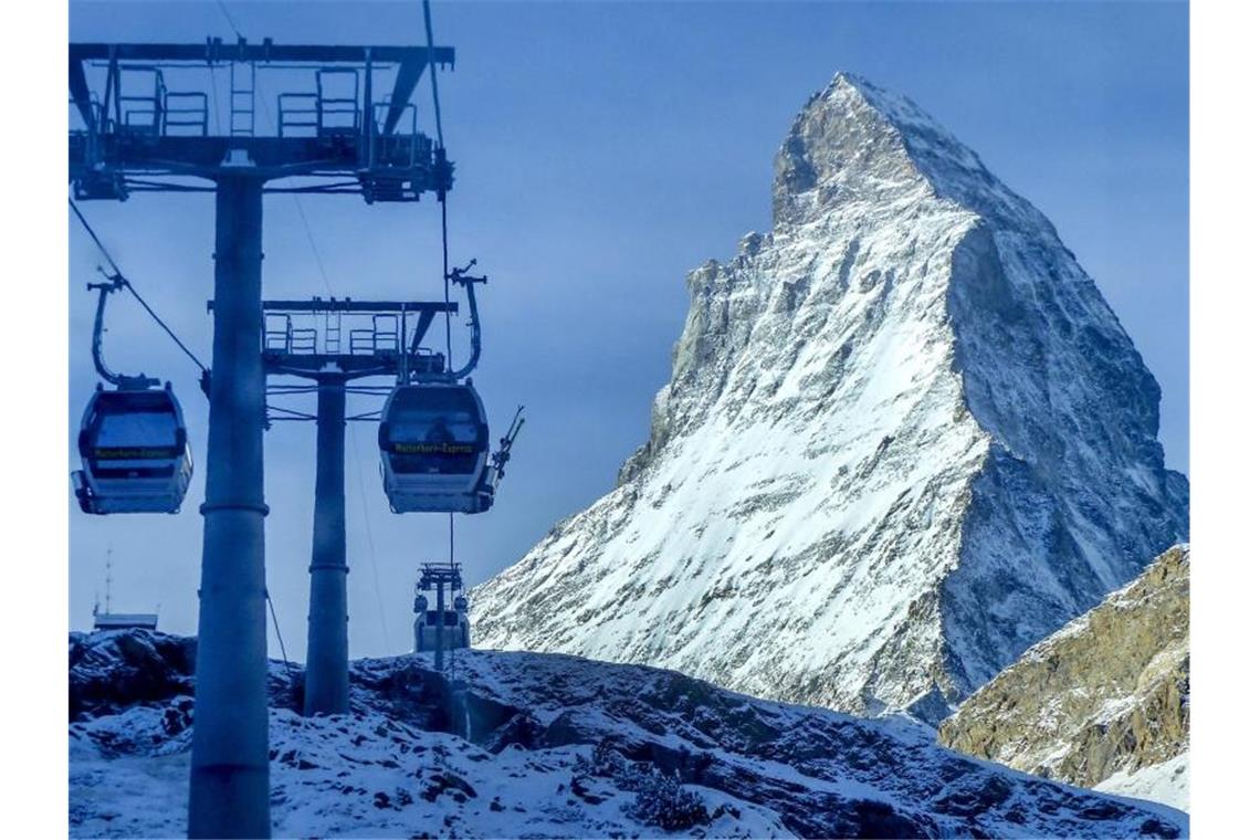 Viele Kantone in der Schweiz schließen wegen der Corona-Pandemie ihre Skigebiete. Foto: Jamey Keaten/AP/dpa