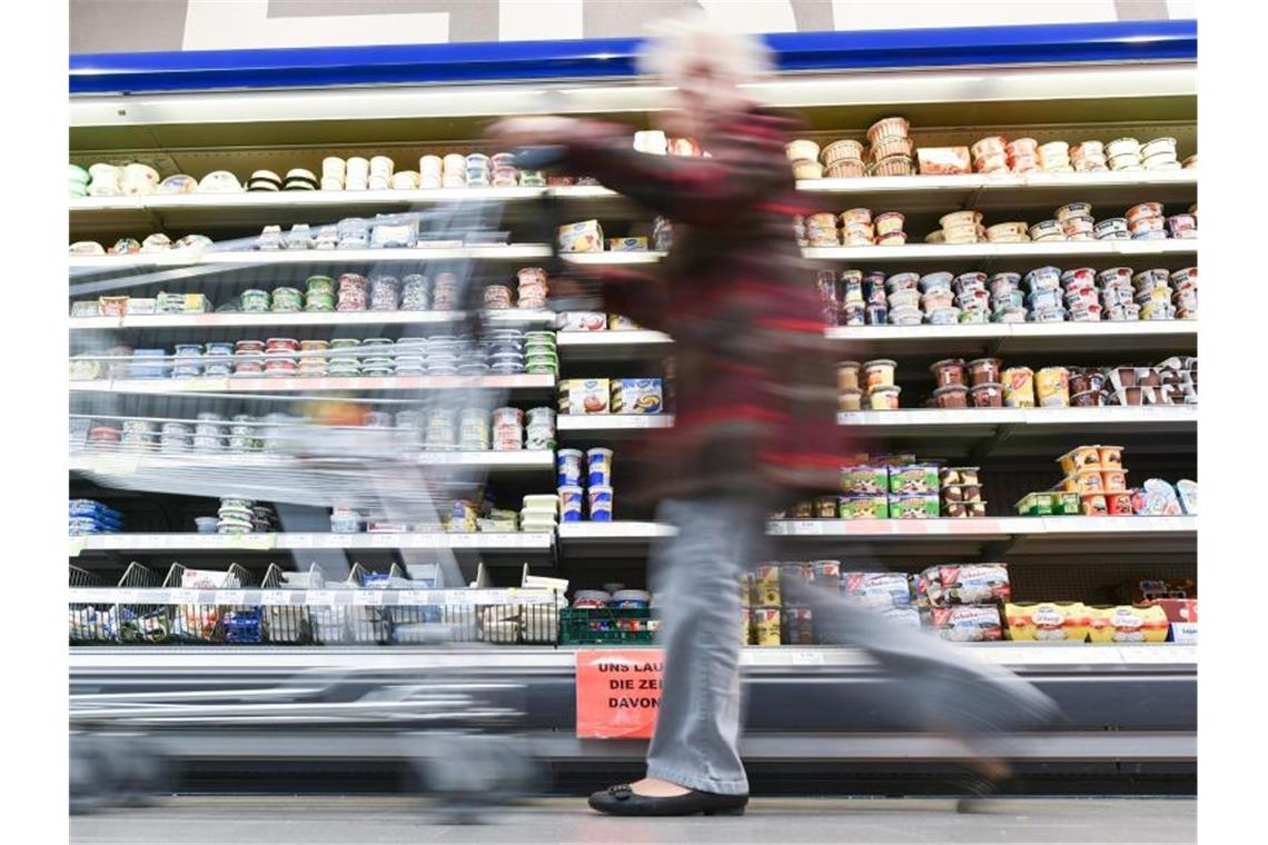 Nur jeder Zehnte kauft im Online-Supermarkt Viele Kunden in Deutschland legen nach wie vor Wert darauf, die Produkte vor dem Kauf zu sehen. Foto: picture alliance / dpa